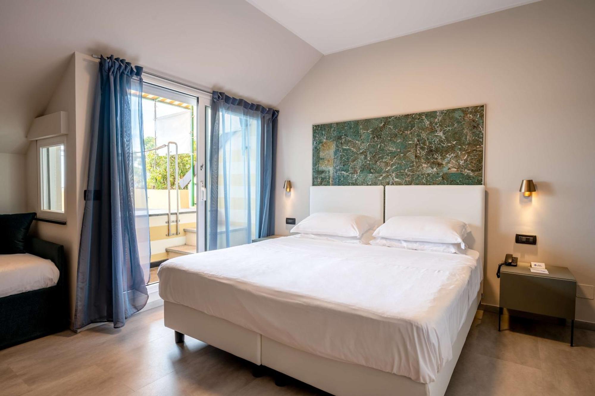 Room Queen Single Bed Sea View,1683804591:JPEG